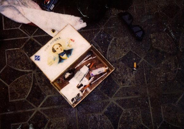Σοκαριστικές φωτογραφίες με τον Κερτ Κομπέιν νεκρό - Φωτογραφία 3