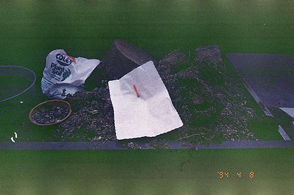 Σοκαριστικές φωτογραφίες με τον Κερτ Κομπέιν νεκρό - Φωτογραφία 5