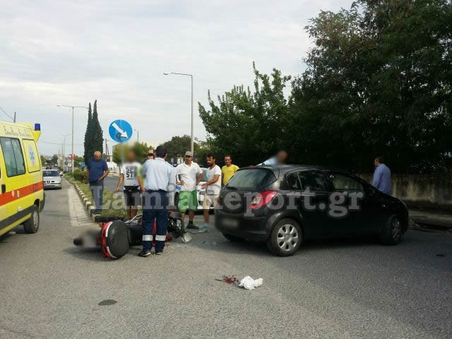 Λαμία: Τροχαίο με μηχανή σε επικίνδυνη διασταύρωση μέσα στην πόλη - Τον έσωσε το κράνος - Φωτογραφία 7