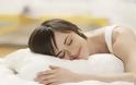 Πώς να κοιμάσαι για να να μην κάνεις ρυτίδες
