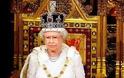 Σκάνδαλα στο Μπάκιγχαμ: Όλα όσα θα στοιχειώνουν για πάντα τη βασίλισσα Ελισάβετ [photos]