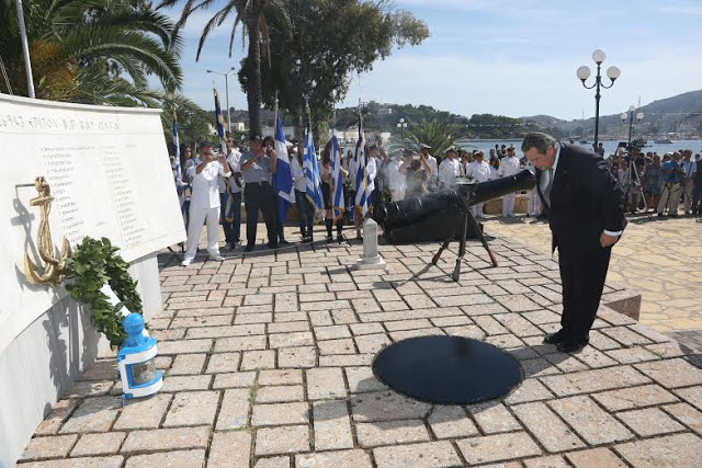 Παρουσία ΥΕΘΑ Πάνου Καμμένου στις εκδηλώσεις για την 72η Επέτειο βύθισης του Α/Τ Β. Όλγα και στα αποκαλυπτήρια της προτομής του ήρωα Αντιναύαρχου Χ. Καραθανάση ΠΝ στη Λέρο - Φωτογραφία 7