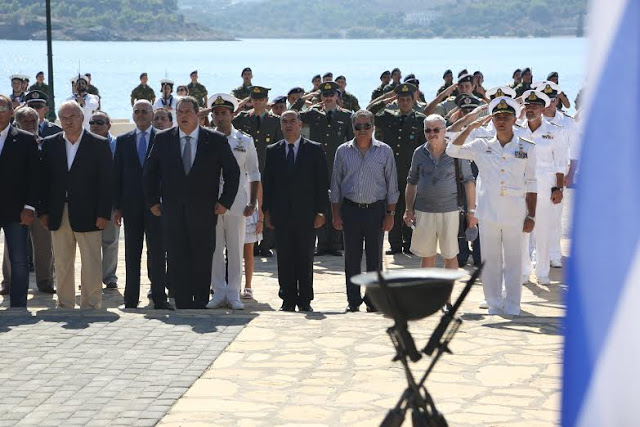 Παρουσία ΥΕΘΑ Πάνου Καμμένου στις εκδηλώσεις για την 72η Επέτειο βύθισης του Α/Τ Β. Όλγα και στα αποκαλυπτήρια της προτομής του ήρωα Αντιναύαρχου Χ. Καραθανάση ΠΝ στη Λέρο - Φωτογραφία 9