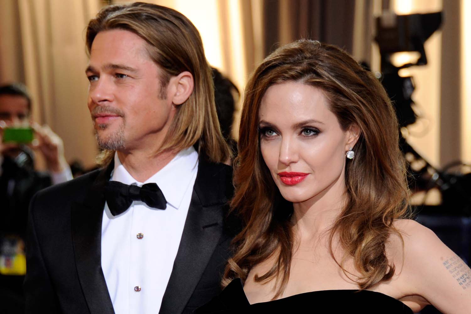 H Angelina Jolie απατά τον Brad Pitt! Αλλά δεν θα πιστεύετε με ποια! - Φωτογραφία 1
