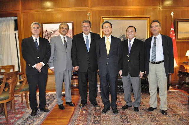 Συνάντηση ΥΕΘΑ Πάνου Καμμένου με τον Πρέσβη της Σιγκαπούρης στην Ελλάδα - Φωτογραφία 1