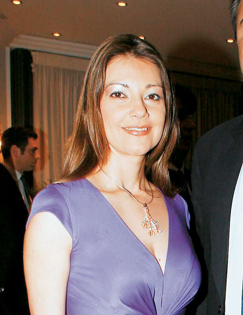 Οι ωραιότερες σύζυγοι πολιτικών στην Ελλάδα - Την πέμπτη θα την ερωτευτείτε και εσείς... [photos] - Φωτογραφία 12