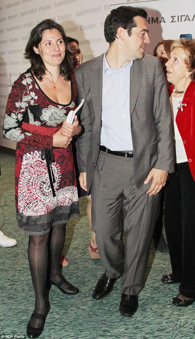 Οι ωραιότερες σύζυγοι πολιτικών στην Ελλάδα - Την πέμπτη θα την ερωτευτείτε και εσείς... [photos] - Φωτογραφία 7