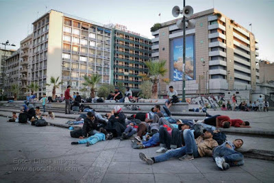 Καμίνης :Σε εγκαταλελειμμένα στρατόπεδα οι πρόσφυγες- όχι στις πλατείες της Αθήνας - Φωτογραφία 1