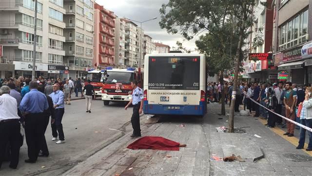 Ανείπωτη τραγωδία: Λεωφορείο έπεσε πάνω σε στάση... Έντεκα νεκροί [photos] - Φωτογραφία 3