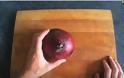 Δείτε 7 εξωφρενικούς τρόπους για να κόψετε ένα κρεμμύδι [video]