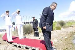 ΠΑΝΙΚΟΣ στο διαδίκτυο με την αχαρακτήριστη εικόνα του Καμμένου στο κόκκινο χαλί - Δείτε μερικά από τα σχόλια [photos]