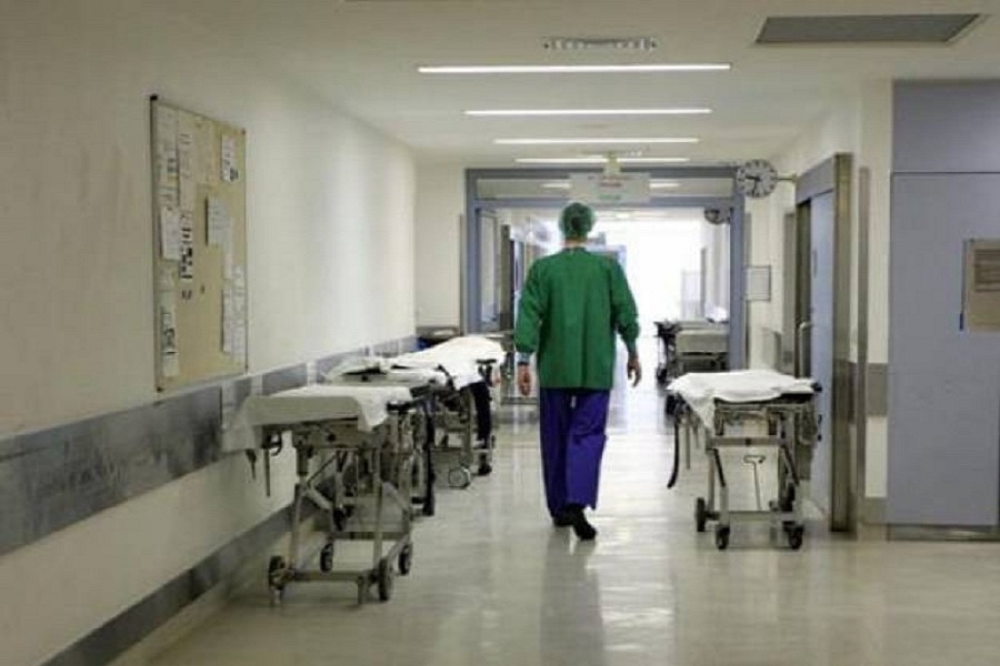 Εκτός ελέγχου η κατάσταση στα νοσοκομεία – “Ζεσταίνουν μηχανές” οι εργαζόμενοι - Φωτογραφία 1