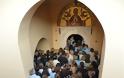 7153 - Πλήθος κόσμου στην Πάτρα υποδέχθηκε την εικόνα της Παναγίας της Παραμυθίας από το Βατοπαίδι. Σήμερα στις 7 μ.μ. η ομιλία του Γέροντα Εφραίμ, Καθηγούμενου της Ι.Μ. Μονής Βατοπαιδίου - Φωτογραφία 10
