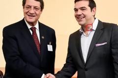 Το σημάδι στο λαιμό του Τσίπρα και το ρεσιτάλ στο twitter...