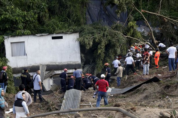 Γουατεμάλα: Τουλάχιστον 2 νεκροί, 200 αγνοούμενοι έπειτα από κατολίσθηση [photos] - Φωτογραφία 3