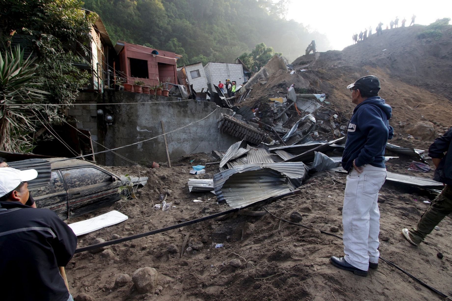 Γουατεμάλα: Τουλάχιστον 2 νεκροί, 200 αγνοούμενοι έπειτα από κατολίσθηση [photos] - Φωτογραφία 8