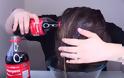 Αδειάζει 2 μπουκαλάκια Coca Cola στα μαλλιά της και περιμένει - Το αποτέλεσμα θα σας εντυπωσιάσει... [video]