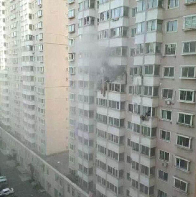 Σοκαριστικές εικόνες: Τέσσερις νεκροί από έκρηξη φιάλης σε διαμέρισμα [photos] - Φωτογραφία 2