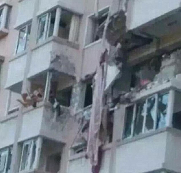 Σοκαριστικές εικόνες: Τέσσερις νεκροί από έκρηξη φιάλης σε διαμέρισμα [photos] - Φωτογραφία 4