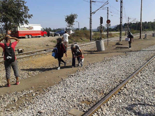 Το ΤΟ.ΣΥ.Ν Ελλησπόντου Κοζάνης στα Σύνορα της Ειδομένης με την Αποστολή Βοήθειας της Π.Δ.Μ για τους Σύριους Πρόσφυγες - Φωτογραφία 6