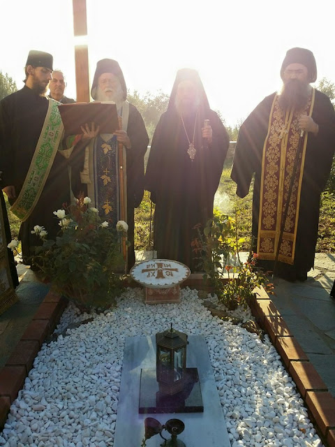 7162 - Δύο χρόνια από την κοίμηση του Αρχιμ. Χρυσοστόμου Εσφιγμενίτη. Φωτογραφίες από το σημερινό μνημόσυνο - Φωτογραφία 3