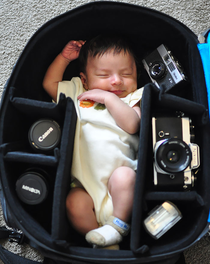 Μωρά φωτογραφίζονται να κοιμούνται μέσα σε τσάντες φωτογραφικών μηχανών! [photos] - Φωτογραφία 5