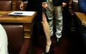 Το σκίσιμο στη φούστα της Τζάκρη που… τρέλανε τη Βουλή [photos] - Φωτογραφία 3