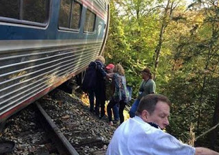 Τραυματίες μετά από εκτροχιασμό τρένου στις ΗΠΑ - Φωτογραφία 1