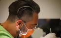 Ο πρασινομάτης οδοντίατρος με τα τατουαζ που λατρεύει η ελληνική σόουμπιζ [photos] - Φωτογραφία 4