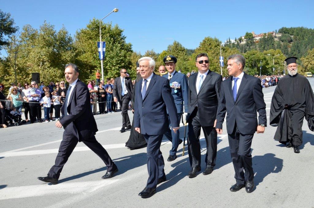 Κλικς από την επίσκεψη Παυλόπουλου στην Ελασσόνα - Φωτογραφία 3