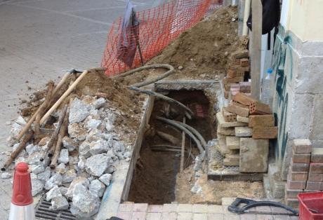 Πάτρα: Εργασίες ξανά στον πεζόδρομο της Ρήγα Φεραίου - Τί αναζητούν τα συνεργεία - Φωτογραφία 1