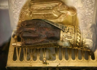 Βρέθηκε το κλεμμένο λείψανο του Αγίου Χαραλάμπους - Δύο συλλήψεις - Φωτογραφία 1