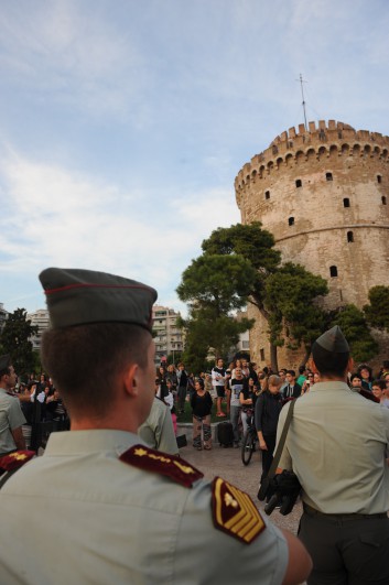 Υποστολή της Σημαίας στον Λευκό Πύργο από άγημα αποδόσεως τιμών της ΣΣΑΣ - Φωτογραφία 11