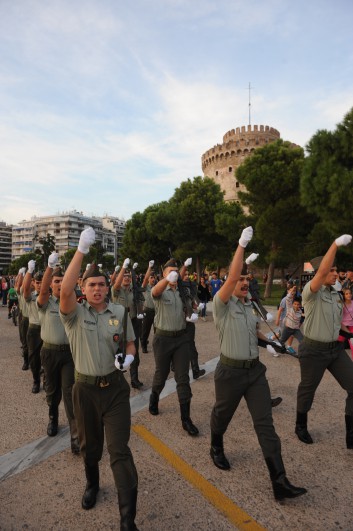 Υποστολή της Σημαίας στον Λευκό Πύργο από άγημα αποδόσεως τιμών της ΣΣΑΣ - Φωτογραφία 14