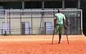 ΣΥΓΚΛΟΝΙΣΤΙΚΟ ΒΙΝΤΕΟ: Δείτε τον τερματοφύλακα με το ένα πόδι