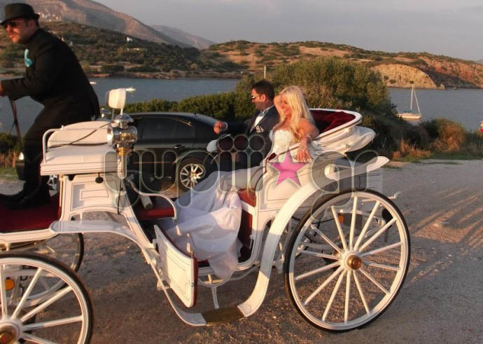 Παντρεύτηκε η Στέλλα Μπεζαντάκου - Το γοργονέ νυφικό και η λευκή άμαξα [photos] - Φωτογραφία 3