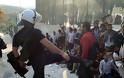 Εικόνες ντροπής από τη Μυτιλήνη - Δείτε τι έκανε αστυνομικός σε λαθρομετανάστη... [photos] - Φωτογραφία 4