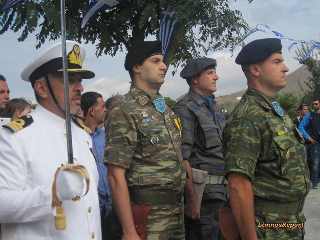 ΒΙΝΤΕΟ- ΦΩΤΟ: Ο στρατός έκλεψε την παράσταση στις εκδηλώσεις για την απελευθέρωση της Λήμνου - Φωτογραφία 1