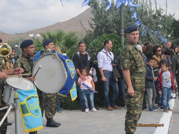 ΒΙΝΤΕΟ- ΦΩΤΟ: Ο στρατός έκλεψε την παράσταση στις εκδηλώσεις για την απελευθέρωση της Λήμνου - Φωτογραφία 15