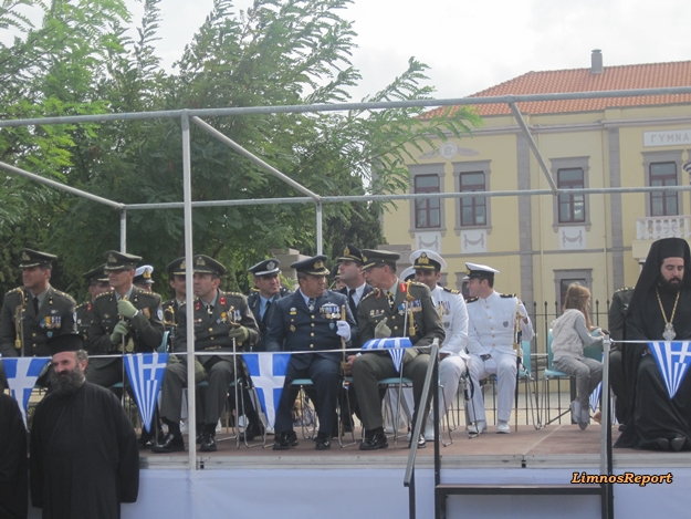 ΒΙΝΤΕΟ- ΦΩΤΟ: Ο στρατός έκλεψε την παράσταση στις εκδηλώσεις για την απελευθέρωση της Λήμνου - Φωτογραφία 19