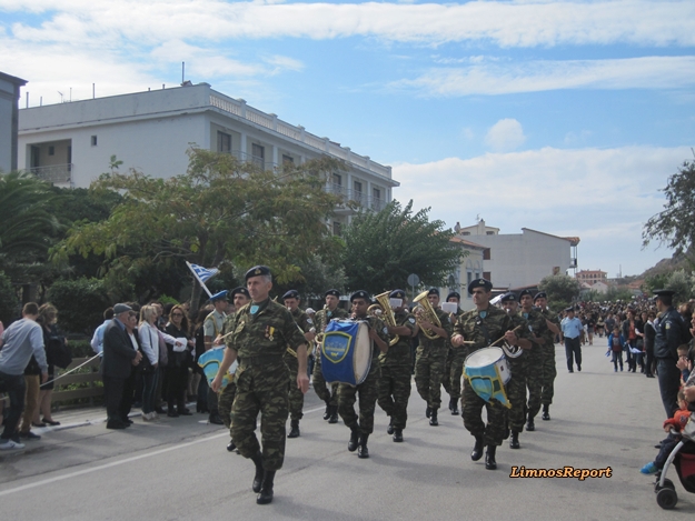 ΒΙΝΤΕΟ- ΦΩΤΟ: Ο στρατός έκλεψε την παράσταση στις εκδηλώσεις για την απελευθέρωση της Λήμνου - Φωτογραφία 5