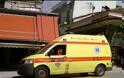 Επαγγελματίας οδηγός του ασθενοφόρου του ΕΚΑΒ παρκάρει στη διάβαση πεζών στα Τρίκαλα