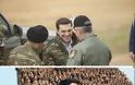 Τα social media κανιβαλίζουν την militaire εμφάνιση Τσίπρα- Καμμένου - Φωτογραφία 14