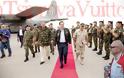 Τα social media κανιβαλίζουν την militaire εμφάνιση Τσίπρα- Καμμένου - Φωτογραφία 2