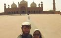 Δείτε πως κατάφερε ένα θεότρελο ζευγάρι να ταξιδέψει ως το Πακιστάν με οτοστόπ