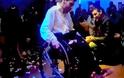 Μεγαλείο ψυχής: Το Ζεϊμπέκικο του Παναγιώτη με αναπηρικό αμαξίδιο που συγκλόνισε τον κόσμο... [video]