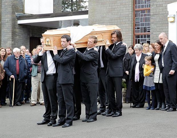 Ο Τζιμ Κάρεϊ έκανε το twitter να δακρύσει: Τι πόσταρε μετά την κηδεία της πρώην του - Φωτογραφία 8