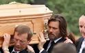 Ο Τζιμ Κάρεϊ έκανε το twitter να δακρύσει: Τι πόσταρε μετά την κηδεία της πρώην του - Φωτογραφία 6