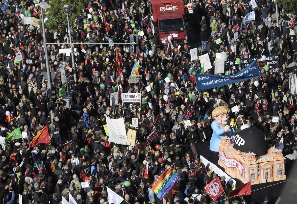 Πάνω από 150.000 άνθρωποι διαδήλωσαν στο Βερολίνο κατά της Διατλαντικής Εμπορικής Συμφωνίας TTIP [photos] - Φωτογραφία 10