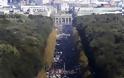 Πάνω από 150.000 άνθρωποι διαδήλωσαν στο Βερολίνο κατά της Διατλαντικής Εμπορικής Συμφωνίας TTIP [photos] - Φωτογραφία 2